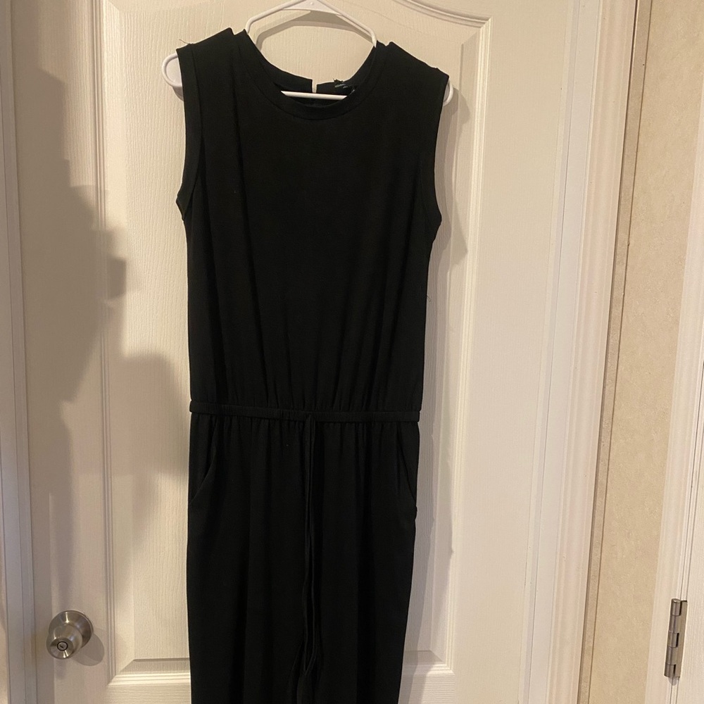 Jumpsuit Black Sleeveless
15 waist and will stretch and 26 inseam